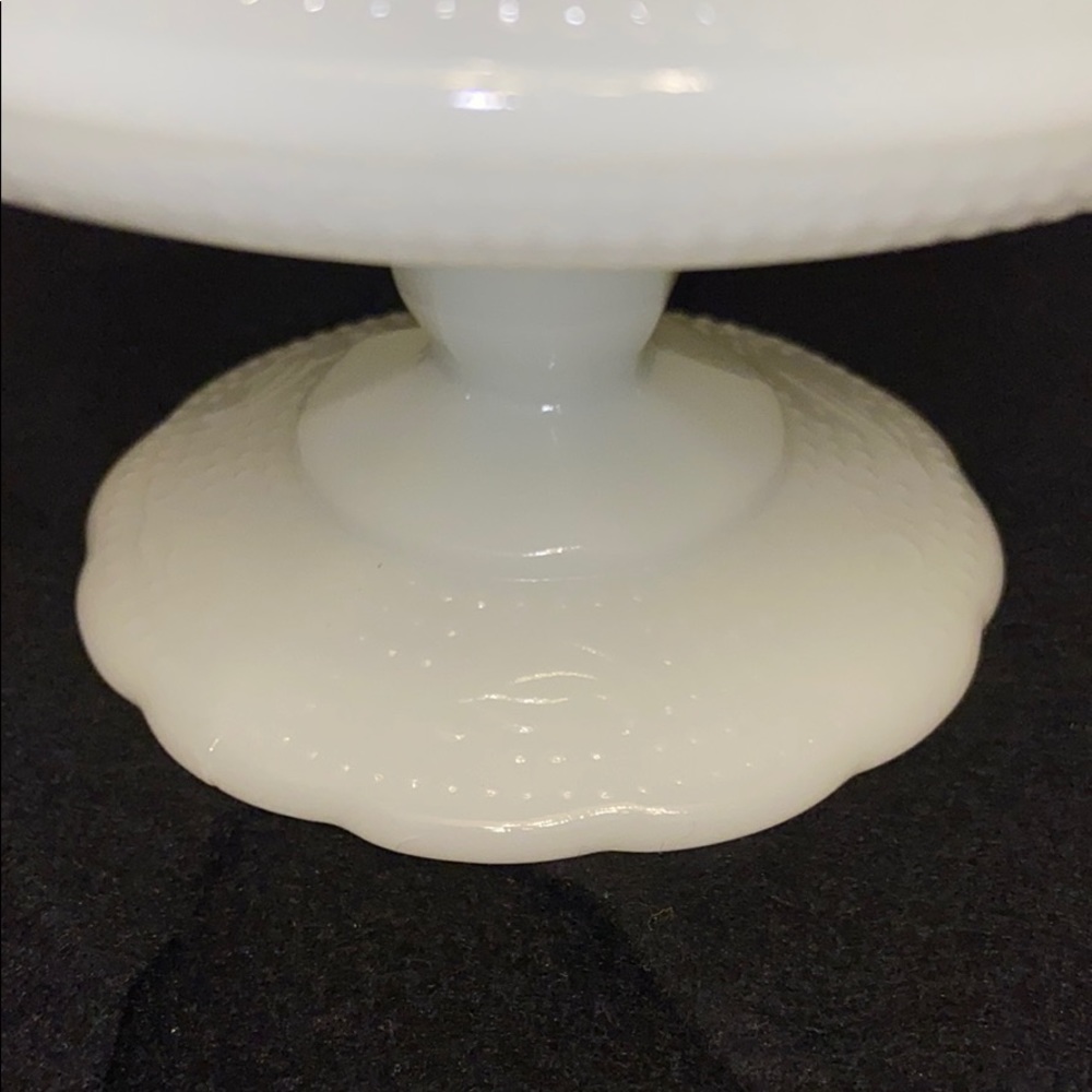 Vtg E.O BRODY M6000 PEDESTAL MILK GLASS COMPOTE - Picture 5 of 5